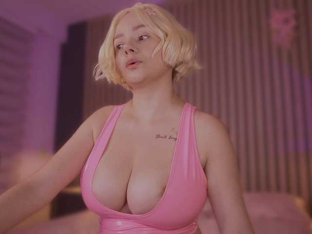 bella-adams live cam on BongaCams