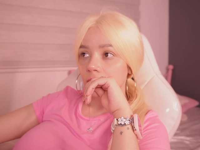 bella-adams live cam on BongaCams