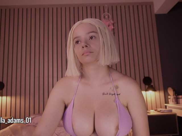 bella-adams live cam on BongaCams