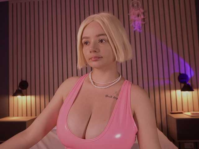 bella-adams live cam on BongaCams