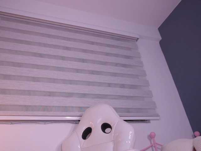 bella-adams live cam on BongaCams