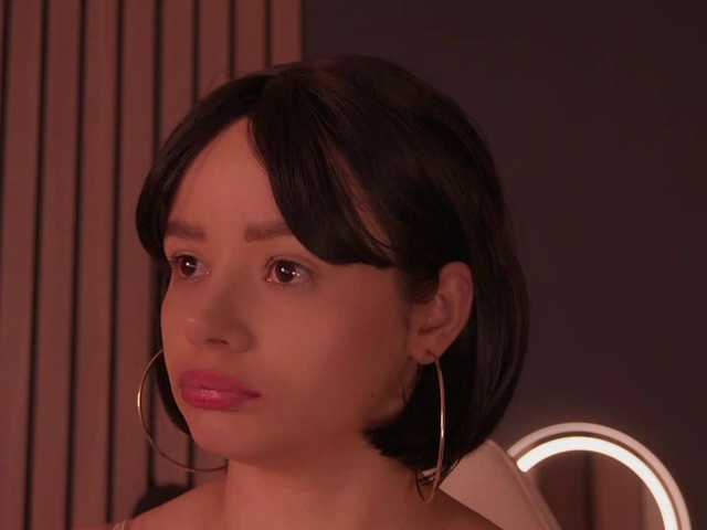 bella-adams live cam on BongaCams