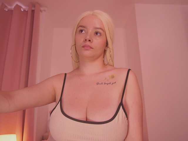 bella-adams's BongaCams show and profile