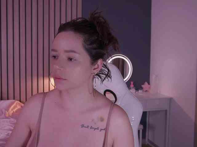 bella-adams webcam