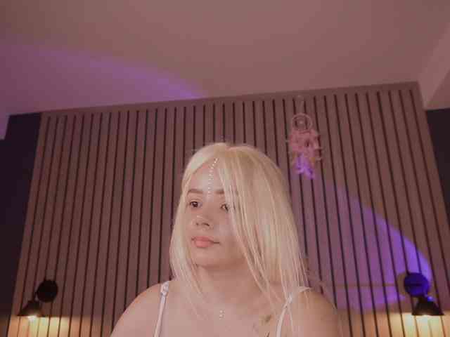 bella-adams webcam