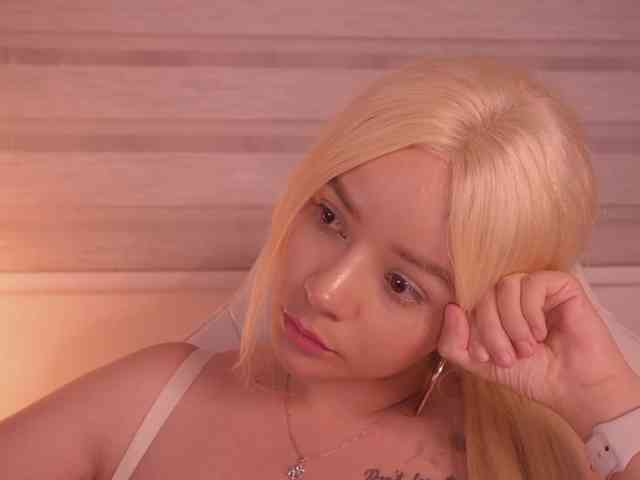 bella-adams webcam