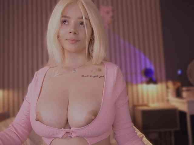 bella-adams webcam