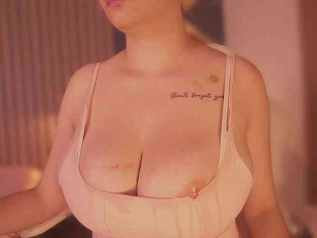 bella-adams webcam