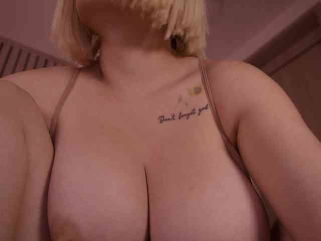 bella-adams webcam