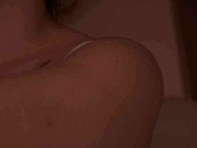 bella-adams webcam