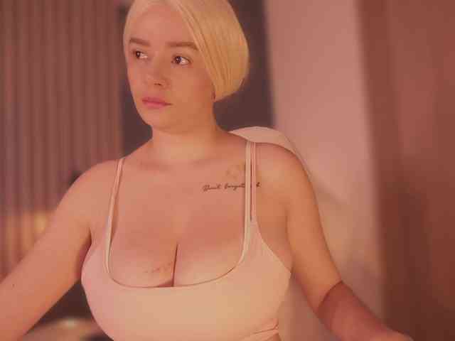 bella-adams webcam