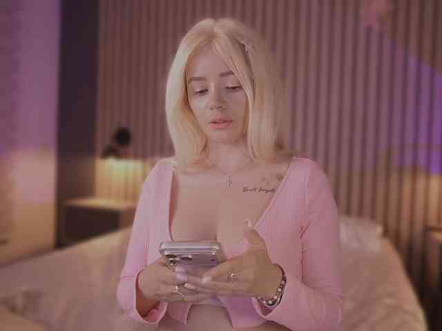bella-adams webcam