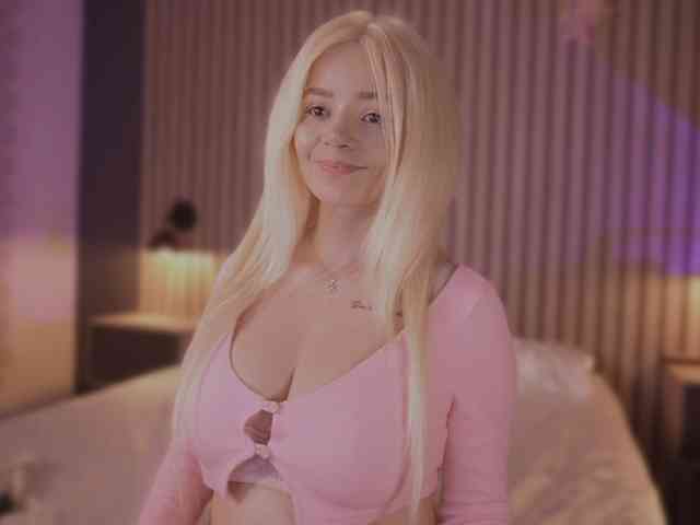 bella-adams