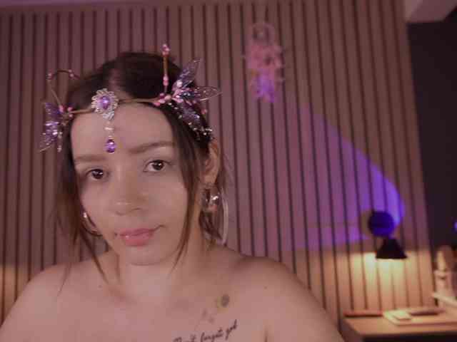 bella-adams webcam
