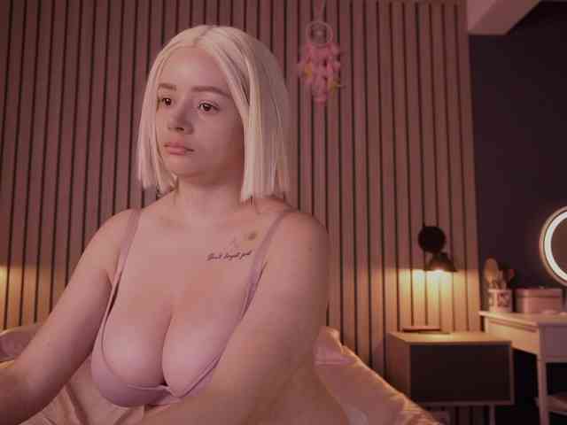 bella-adams webcam