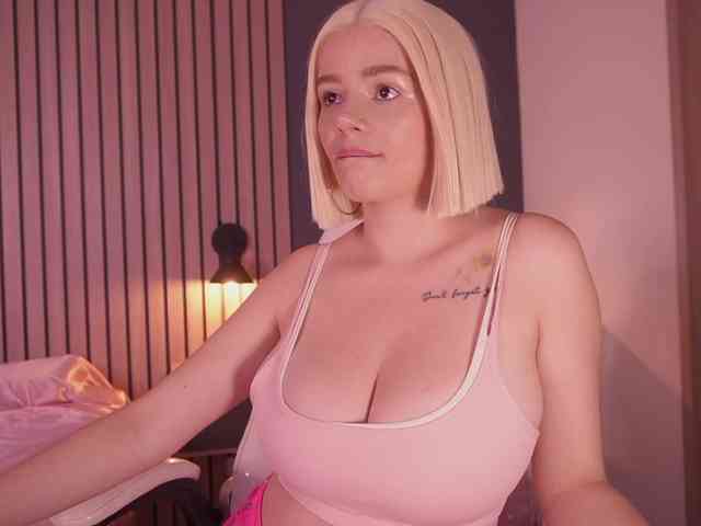 bella-adams webcam