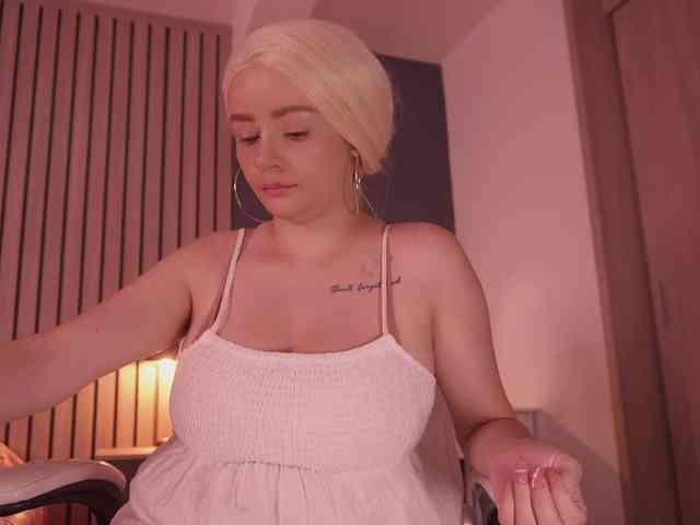 bella-adams webcam