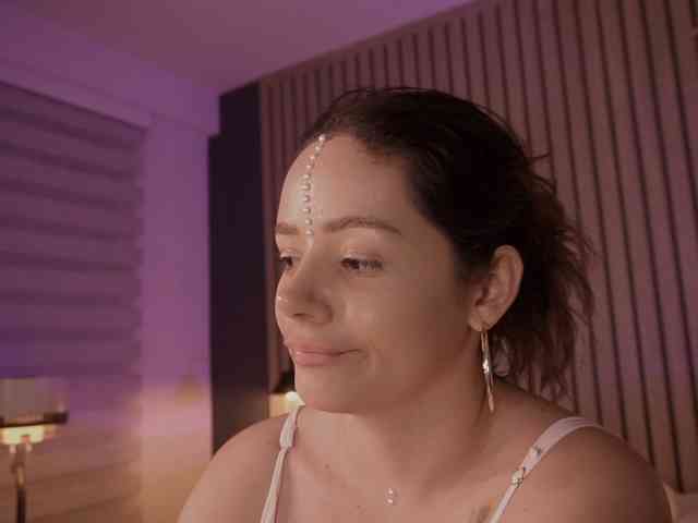 bella-adams webcam