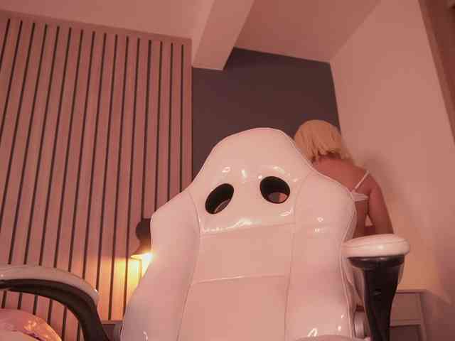 bella-adams webcam