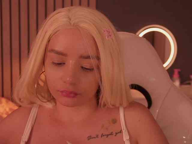 bella-adams webcam