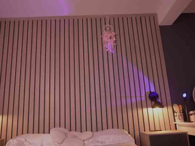 bella-adams webcam