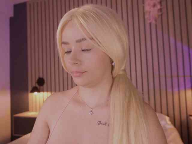 bella-adams webcam