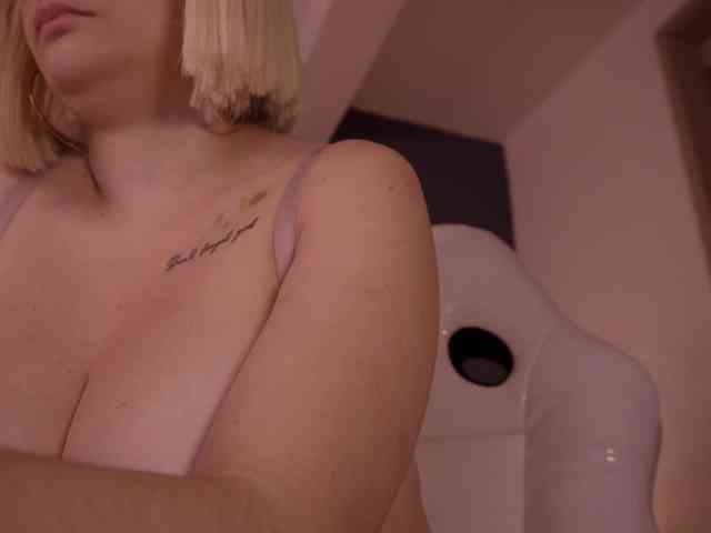 bella-adams webcam