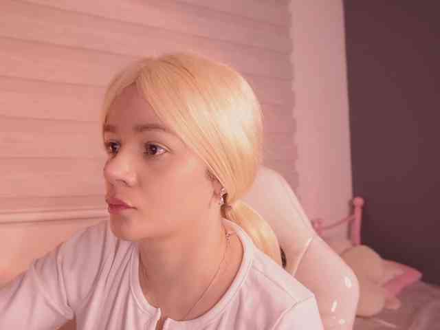bella-adams webcam