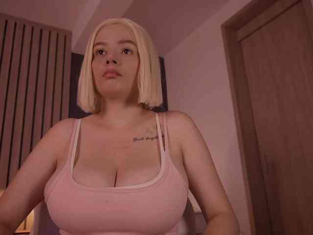 bella-adams webcam