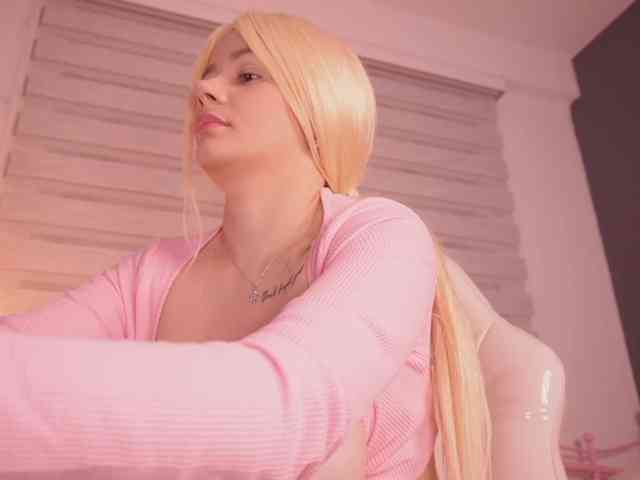 bella-adams webcam