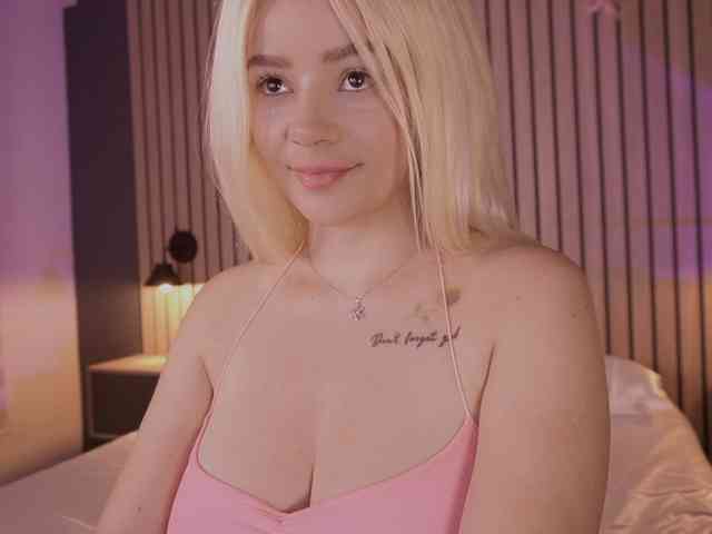 bella-adams webcam