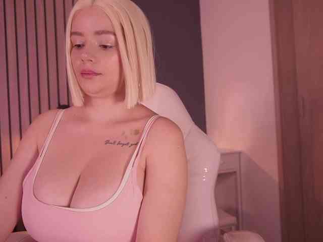 bella-adams webcam