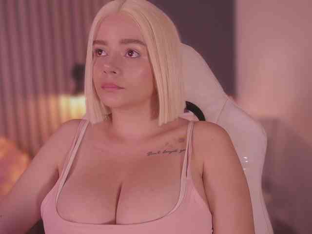bella-adams webcam