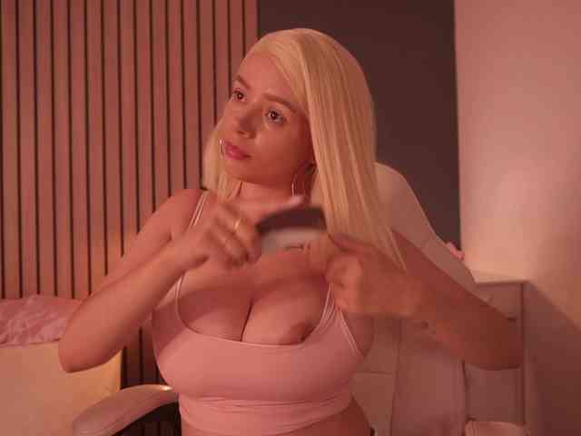 bella-adams webcam