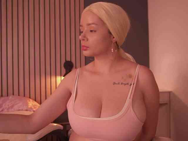 bella-adams webcam