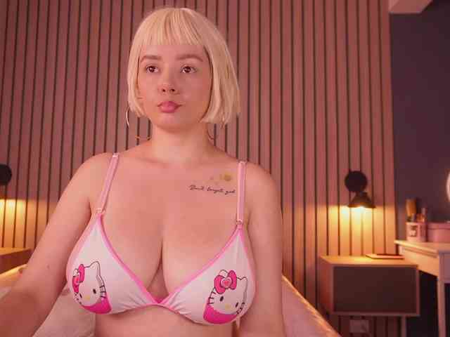 bella-adams webcam