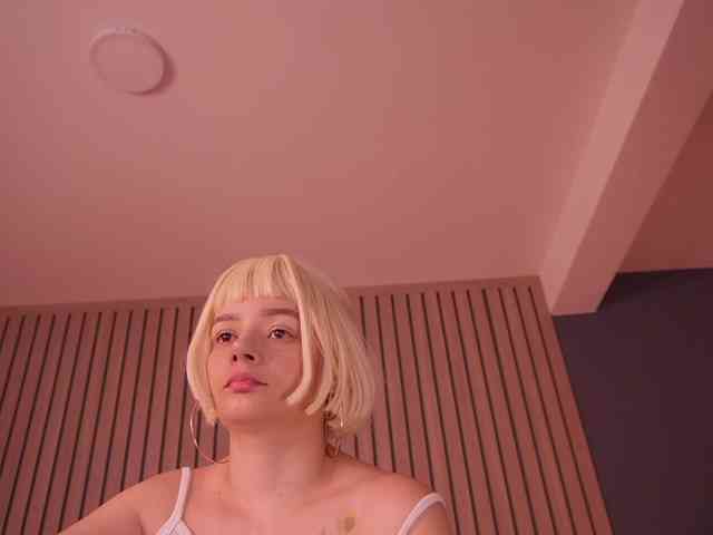 bella-adams webcam