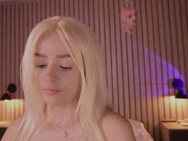 bella-adams webcam