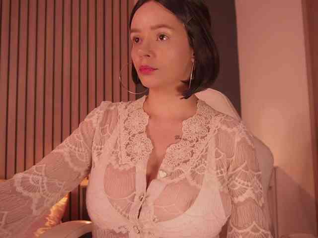 bella-adams webcam