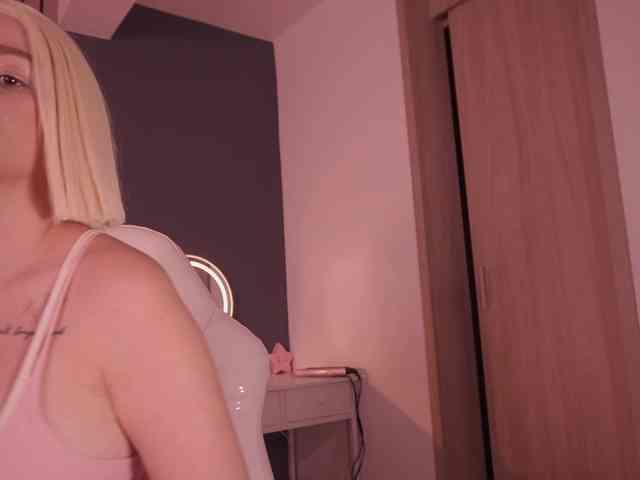 bella-adams webcam
