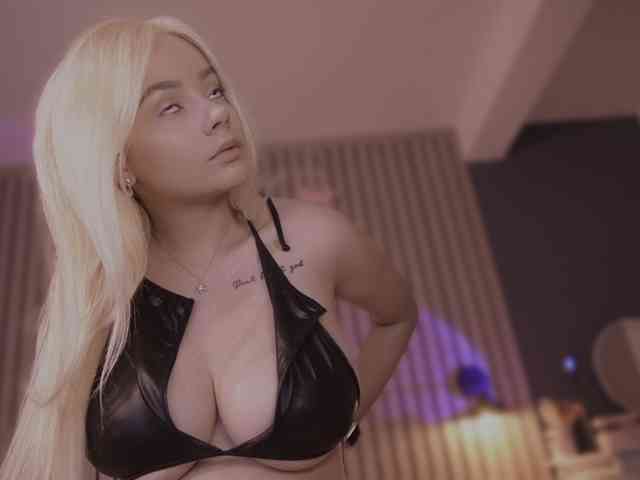 bella-adams