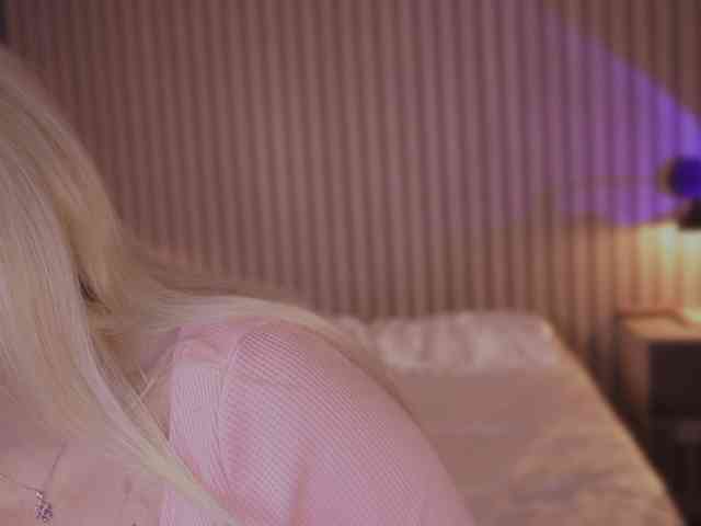 bella-adams webcam