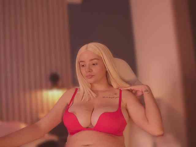 bella-adams webcam
