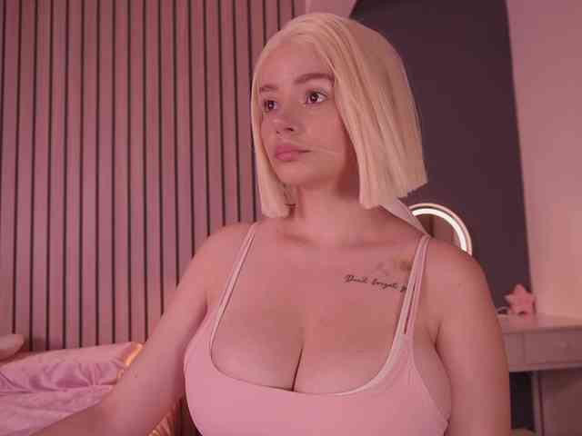 bella-adams webcam
