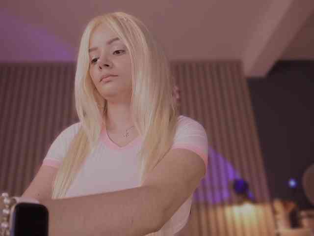 bella-adams webcam