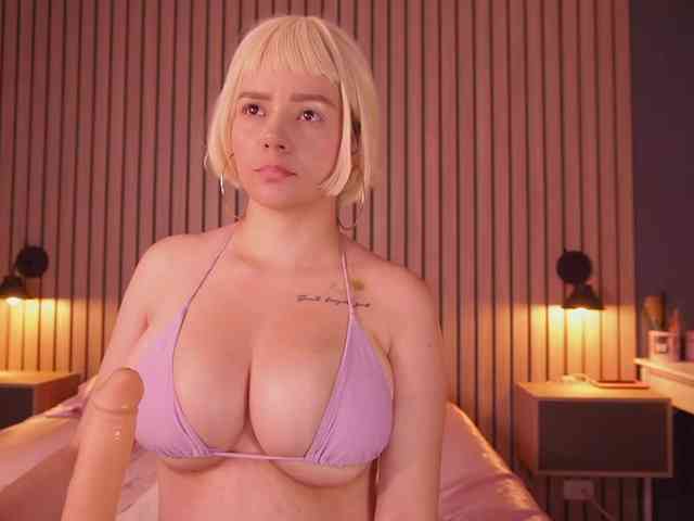 bella-adams