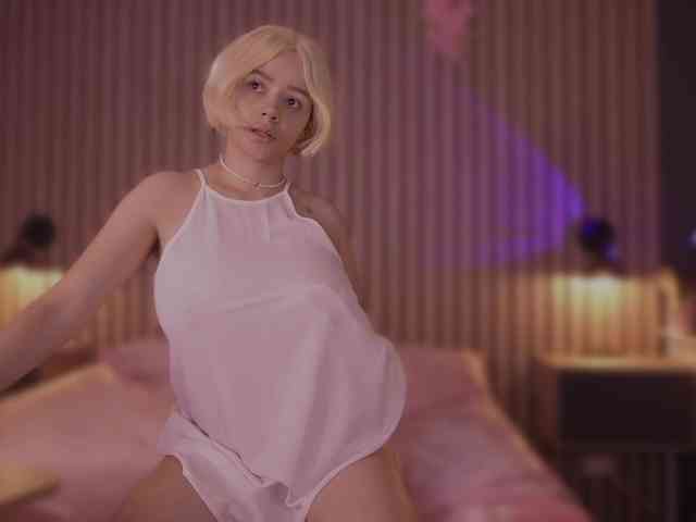 bella-adams webcam