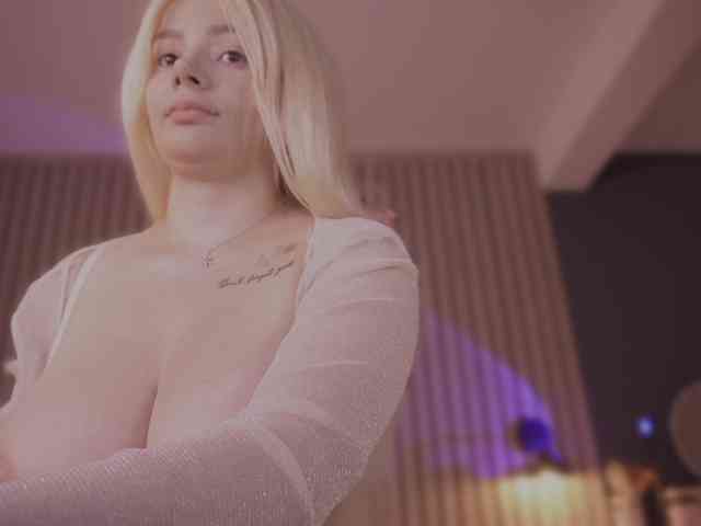 bella-adams webcam
