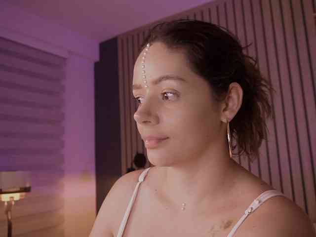 bella-adams webcam