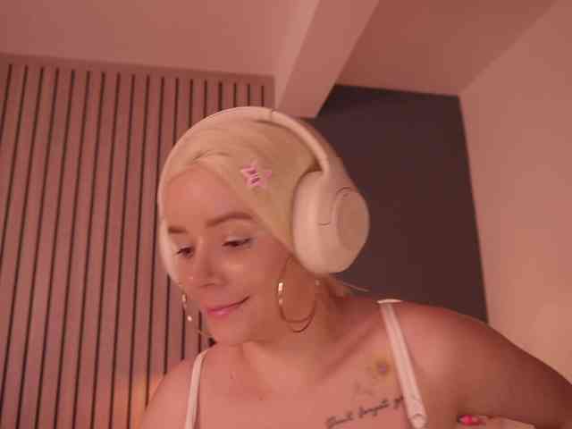 bella-adams Live Webcam on BongaCams
